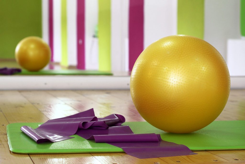 sport da fare in casa: yoga e pilates