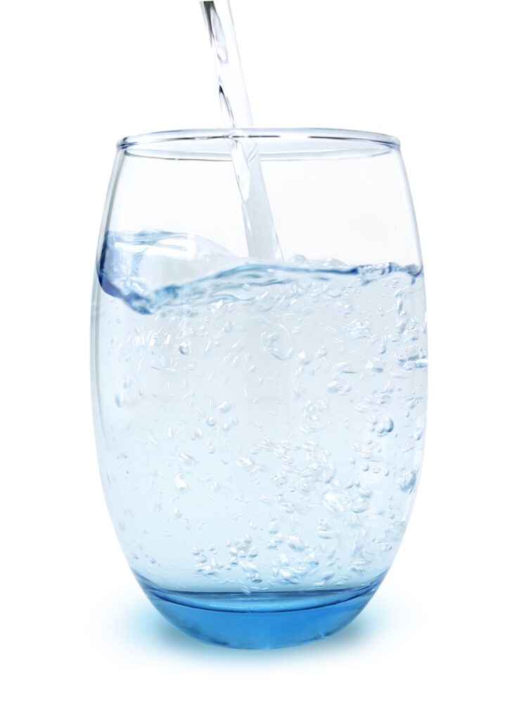 idratarsi, bere acqua, dispenser acqua
